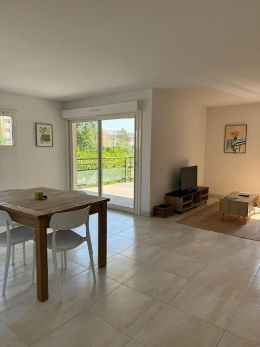 Suberbe Appartement Climatise Avec Terrasse Saint-Raphaël Exterior foto